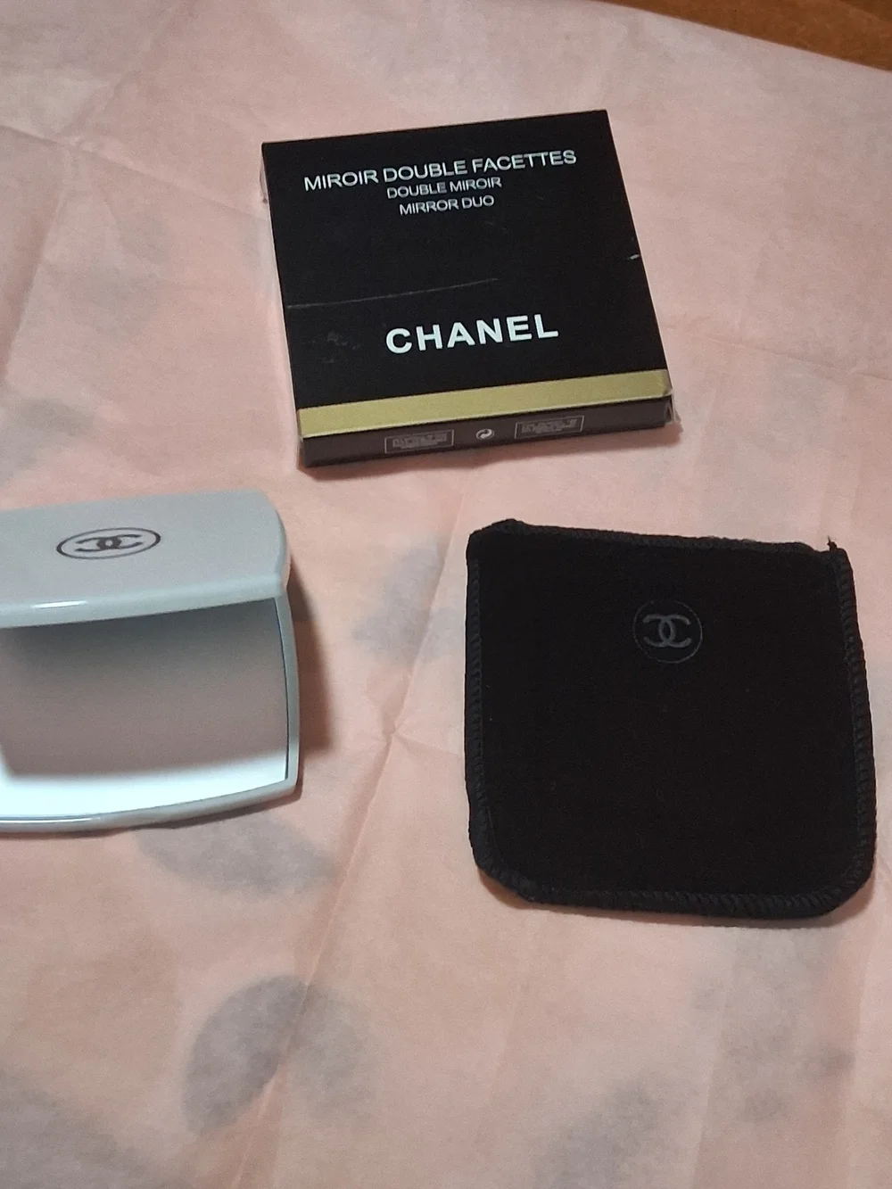 CHANEL White Compact Double Mirror Light Gray w/ Black Velvet.New Pouch